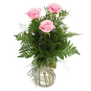Bukett med tre rosa rosor. Skicka som present till Mors Dag, den 30:e maj! Blommorna finns hos Euroflorist.