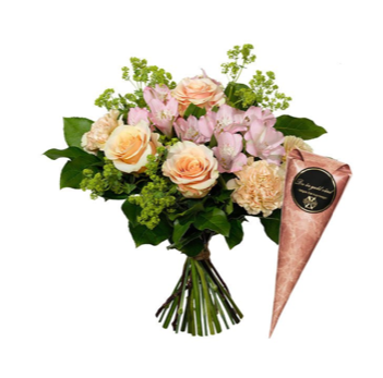 Mors dag-bukett med blommor i milt rosa och aprikost plus en chokladstrut. Beställ ditt blomsterbud online i Interfloras e-butik!