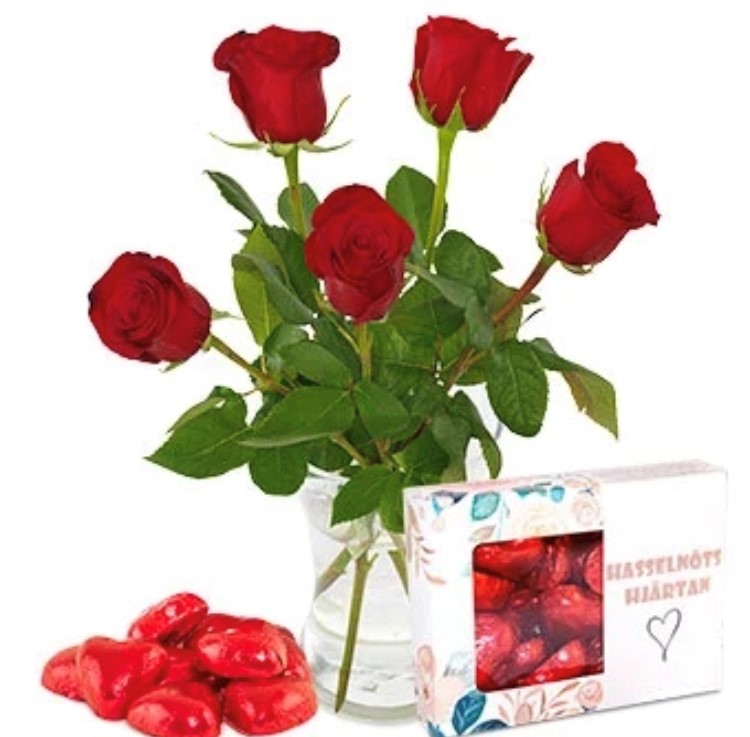 Röda rosor och chokladhjärtan - beställ hos Euroflorist!